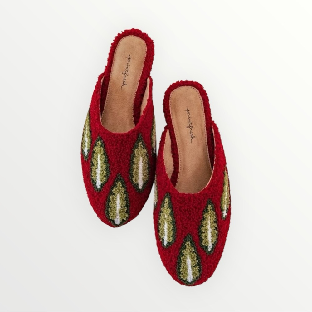 Printfresh Tufted Slippers In Red With Green Tree… - image 1